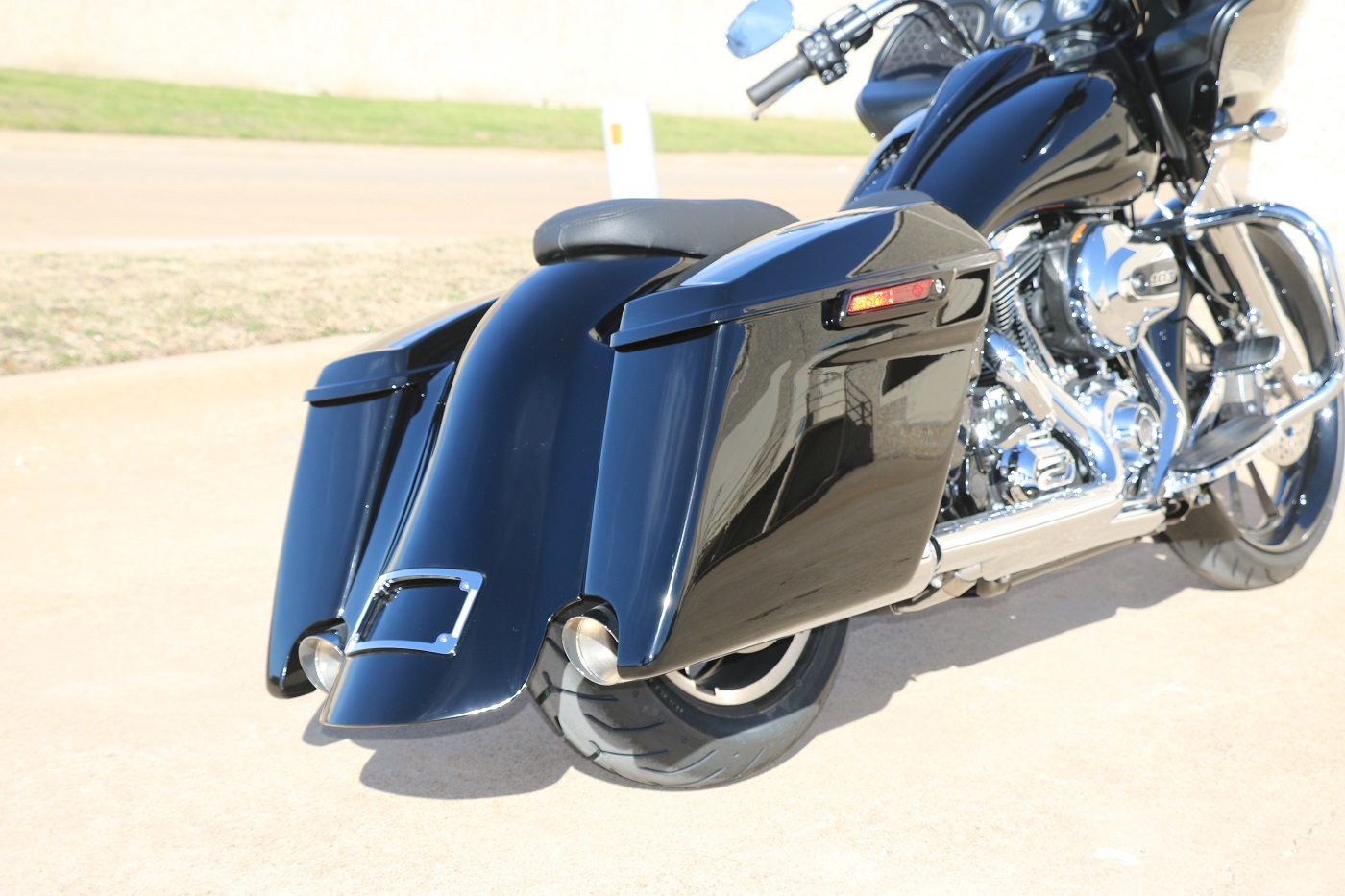 Custom Harley Baggers: Black 2014 Road Glide