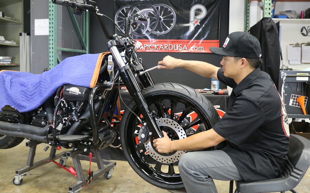 How To Set Harley Front End Play On Your Bagger